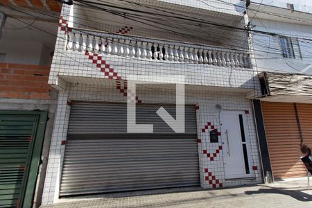 Casa para alugar com 350m², 4 quartos e 6 vagas Casa para alugar com 350m², 4 quartos e 6 vagasFachada