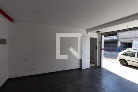 Casa para alugar com 350m², 4 quartos e 6 vagas Casa para alugar com 350m², 4 quartos e 6 vagasGaragem