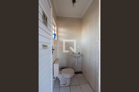 Casa para alugar com 350m², 4 quartos e 6 vagas Casa para alugar com 350m², 4 quartos e 6 vagasLavabo do Salão de Festa