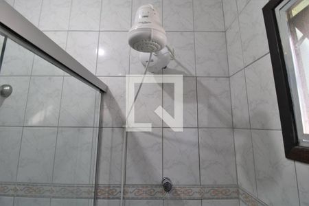 Chuveiro de casa para alugar com 1 quarto, 40m² em Jardim Guarapiranga, São Paulo