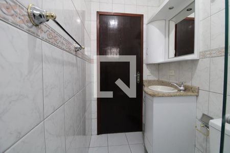 Banheiro de casa para alugar com 1 quarto, 40m² em Jardim Guarapiranga, São Paulo