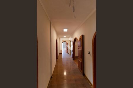 Casa à venda com 1000m², 13 quartos e 4 vagasCorredor