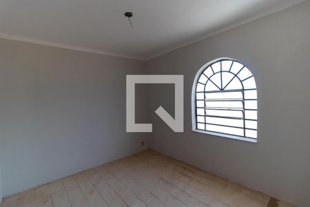 Casa à venda com 1000m², 13 quartos e 4 vagasQuarto 02
