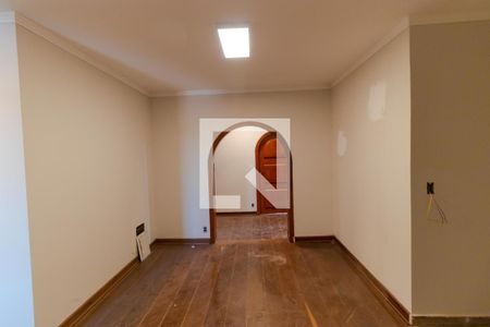 Casa à venda com 1000m², 13 quartos e 4 vagasCorredor