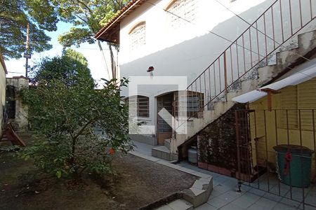 Casa à venda com 370m², 4 quartos e 4 vagas Casa à venda com 370m², 4 quartos e 4 vagasQuintal