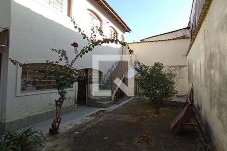 Casa à venda com 370m², 4 quartos e 4 vagas Casa à venda com 370m², 4 quartos e 4 vagasQuintal