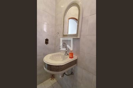 Casa à venda com 370m², 4 quartos e 4 vagas Casa à venda com 370m², 4 quartos e 4 vagaslavabo