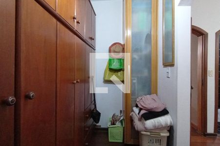 Casa à venda com 370m², 4 quartos e 4 vagas Casa à venda com 370m², 4 quartos e 4 vagasCloset da suíte