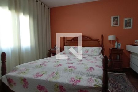 Casa à venda com 370m², 4 quartos e 4 vagas Casa à venda com 370m², 4 quartos e 4 vagasQuarto Suíte