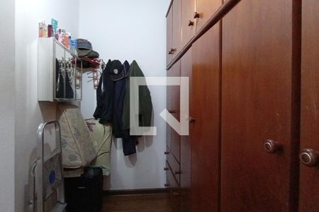 Casa à venda com 370m², 4 quartos e 4 vagas Casa à venda com 370m², 4 quartos e 4 vagasCloset da suíte