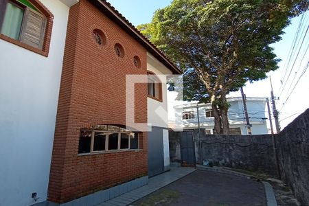Casa à venda com 370m², 4 quartos e 4 vagas Casa à venda com 370m², 4 quartos e 4 vagasQuintal