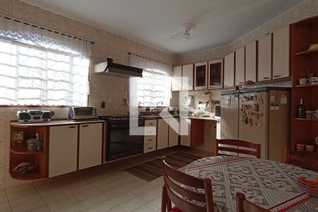 Casa à venda com 370m², 4 quartos e 4 vagas Casa à venda com 370m², 4 quartos e 4 vagasCozinha