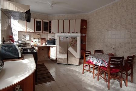 Casa à venda com 370m², 4 quartos e 4 vagas Casa à venda com 370m², 4 quartos e 4 vagasCozinha