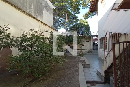 Casa à venda com 370m², 4 quartos e 4 vagas Casa à venda com 370m², 4 quartos e 4 vagasQuintal