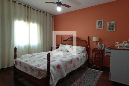 Casa à venda com 370m², 4 quartos e 4 vagas Casa à venda com 370m², 4 quartos e 4 vagasQuarto Suíte