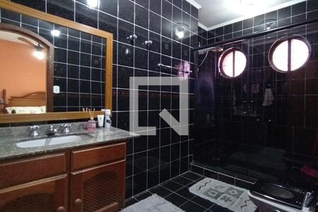 Casa à venda com 370m², 4 quartos e 4 vagas Casa à venda com 370m², 4 quartos e 4 vagasBanheiro da Suíte