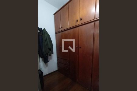 Casa à venda com 370m², 4 quartos e 4 vagas Casa à venda com 370m², 4 quartos e 4 vagasCloset da suíte