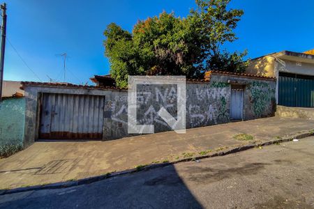 Casa à venda com 372m², 3 quartos e 3 vagasFachada