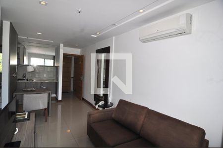 Sala  de kitnet/studio para alugar com 1 quarto, 35m² em Jacarepaguá, Rio de Janeiro