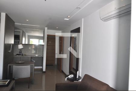 Sala  de kitnet/studio para alugar com 1 quarto, 35m² em Jacarepaguá, Rio de Janeiro