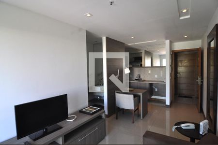 Sala  de kitnet/studio para alugar com 1 quarto, 35m² em Jacarepaguá, Rio de Janeiro