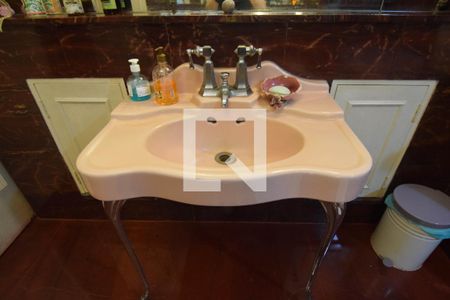 Apartamento à venda com 215m², 4 quartos e 1 vagaBanheiro 2