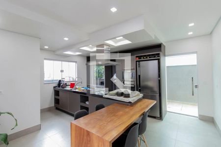 Casa à venda com 300m², 3 quartos e 6 vagasCozinha 