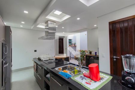 Casa à venda com 300m², 3 quartos e 6 vagasCozinha 