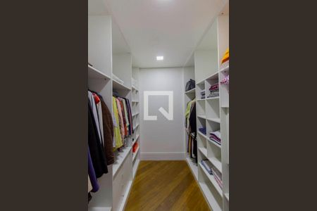 Casa à venda com 300m², 3 quartos e 6 vagasCloset Suíte 3