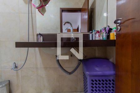 Casa à venda com 300m², 3 quartos e 6 vagasBanheiro Suíte 2