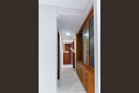 Corredor de apartamento para alugar com 3 quartos, 80m² em Jardim Carvalho, Porto Alegre