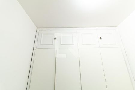 Apartamento à venda com 180m², 4 quartos e 2 vagas Apartamento à venda com 180m², 4 quartos e 2 vagasQuarto de Serviço