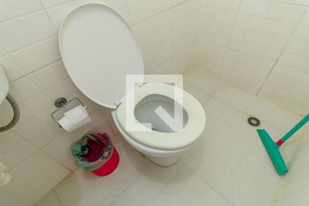 Apartamento à venda com 180m², 4 quartos e 2 vagas Apartamento à venda com 180m², 4 quartos e 2 vagasBanheiro de Serviço