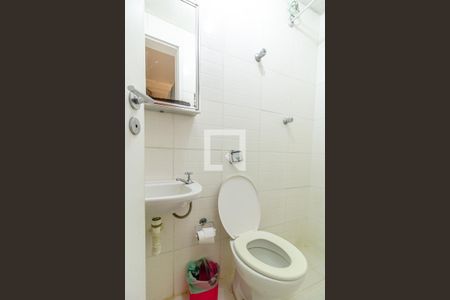 Apartamento à venda com 180m², 4 quartos e 2 vagas Apartamento à venda com 180m², 4 quartos e 2 vagasBanheiro de Serviço