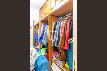 Apartamento à venda com 180m², 4 quartos e 2 vagas Apartamento à venda com 180m², 4 quartos e 2 vagasCloset do Quarto 3