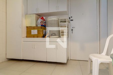 Apartamento à venda com 180m², 4 quartos e 2 vagas Apartamento à venda com 180m², 4 quartos e 2 vagasLavanderia