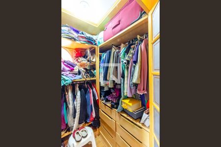 Apartamento à venda com 180m², 4 quartos e 2 vagas Apartamento à venda com 180m², 4 quartos e 2 vagasCloset do Quarto 1- Suíte