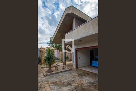 Casa à venda com 400m², 4 quartos e 4 vagasFachada