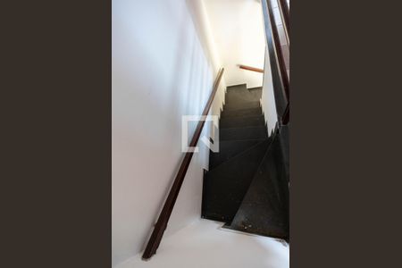 Casa à venda com 200m², 3 quartos e 2 vagasEscadas