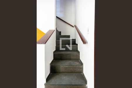 Casa à venda com 200m², 3 quartos e 2 vagasEscadas