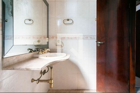 Casa à venda com 200m², 3 quartos e 2 vagasBanheiro