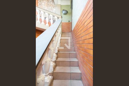 Casa à venda com 200m², 3 quartos e 2 vagasEscadas