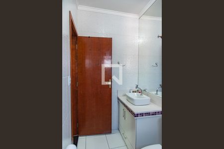 Casa à venda com 185m², 3 quartos e 2 vagasBanheiro da suíte