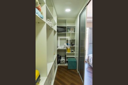 Closet da suíte de casa para alugar com 3 quartos, 185m² em Vila Gumercindo, São Paulo