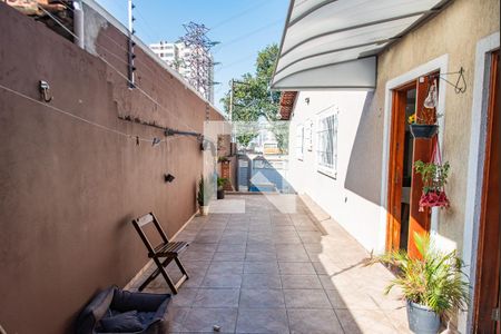 Casa à venda com 185m², 3 quartos e 2 vagasQuintal