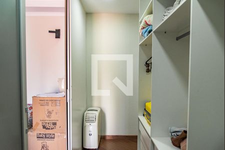 Closet da suíte de casa para alugar com 3 quartos, 185m² em Vila Gumercindo, São Paulo
