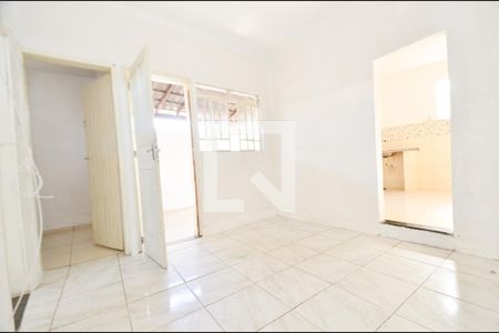 Casa para alugar com 60m², 2 quartos e sem vaga Casa para alugar com 60m², 2 quartos e sem vagaSala