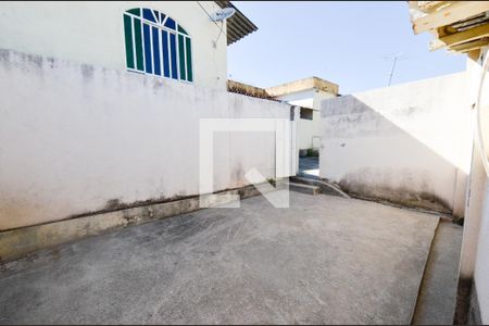 Area externa de casa para alugar com 2 quartos, 60m² em Bonfim, Belo Horizonte