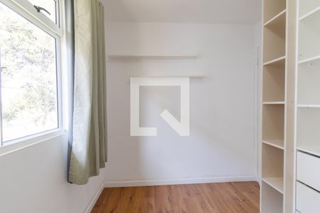Quarto 1 de apartamento para alugar com 2 quartos, 48m² em Campo de Santana, Curitiba