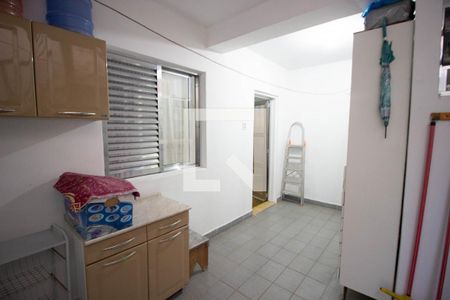 Casa à venda com 244m², 4 quartos e 2 vagas Casa à venda com 244m², 4 quartos e 2 vagasLavanderia